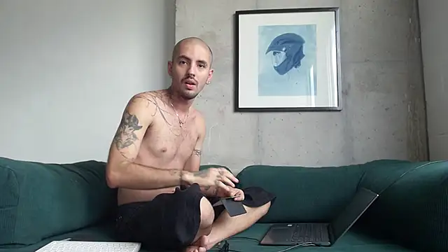 Snapshot of gael_rivas chatting on 9, 11, 2025 gael rivas online show from 9, 11, 2025