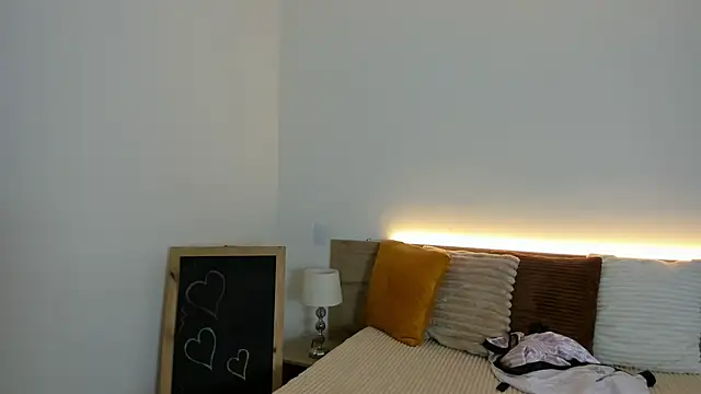 Bella Sumers online show from 8, 6, 2026