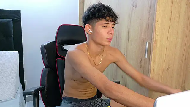 Snapshot of Noah-Garcia chatting on 3, 10, 2025 Noah-Garcia online show from 3, 10, 2025