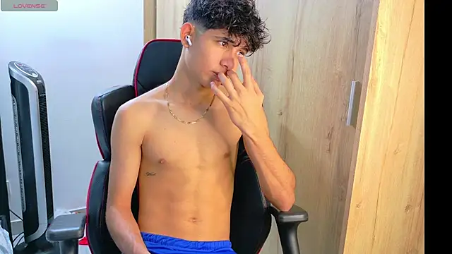 Snapshot of Noah-Garcia chatting on 4, 11, 2025 Noah-Garcia online show from 4, 11, 2025