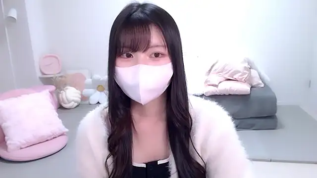 Snapshot of moka-neko chatting on 14, 11, 2025 moka-neko online show from 14, 11, 2025