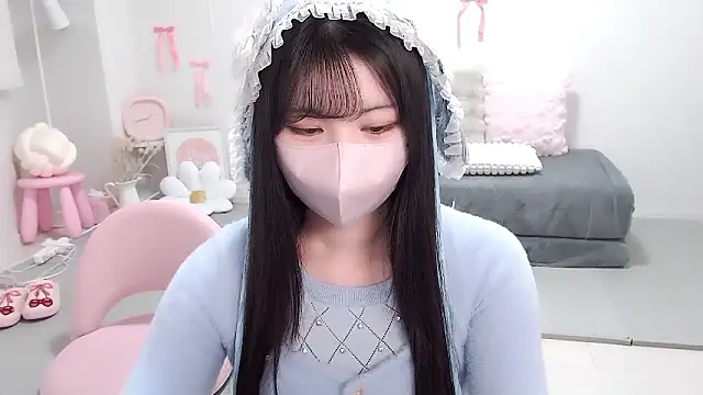 Snapshot of moka-neko chatting on 4, 2, 2026 moka-neko online show from 4, 2, 2026