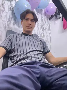 Snapshot of StevenHumps chatting on 5, 10, 2025 StevenHumps online show from 5, 10, 2025