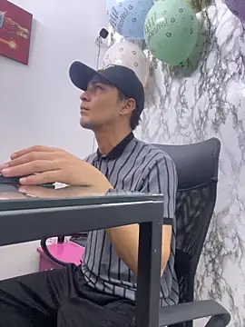 Snapshot of StevenHumps chatting on 7, 10, 2025 StevenHumps online show from 7, 10, 2025