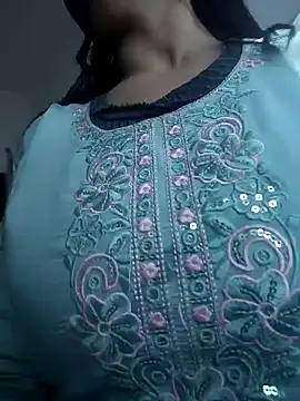 Snapshot of your_favourite_bhabhi chatting on 14, 1, 2026 your favourite bhabhi online show from 14, 1, 2026