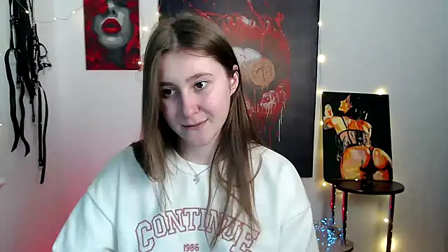 Snapshot of Milka_kamila chatting on 23, 3, 2026 Milka kamila online show from 23, 3, 2026