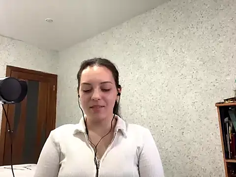 EmmyMoreln online show from 10, 9, 2025