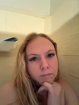 Snapshot of roughdiamond35 chatting on 26, 10, 2025 roughdiamond35 online show from 26, 10, 2025