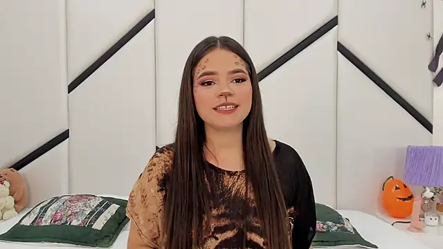 Snapshot of AlanaCusack chatting on 23, 10, 2025 AlanaCusack online show from 23, 10, 2025