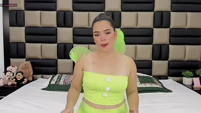 Snapshot of AlanaCusack chatting on 1, 11, 2025 AlanaCusack online show from 1, 11, 2025