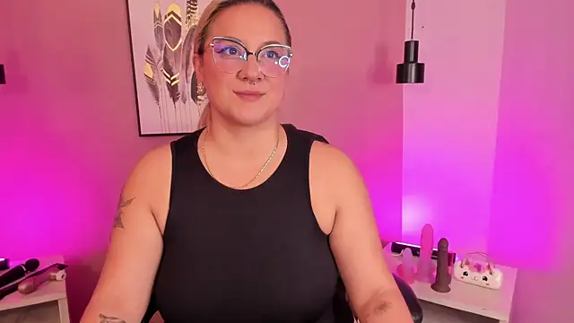 Snapshot of hollie_joliie chatting on 30, 10, 2025 hollie joliie online show from 30, 10, 2025