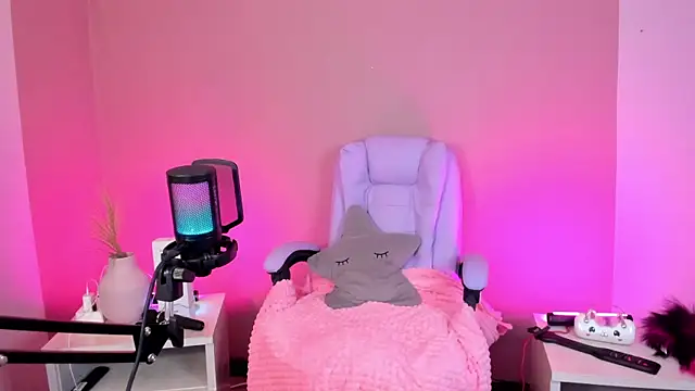 Snapshot of hollie_joliie chatting on 12, 1, 2026 hollie joliie online show from 12, 1, 2026