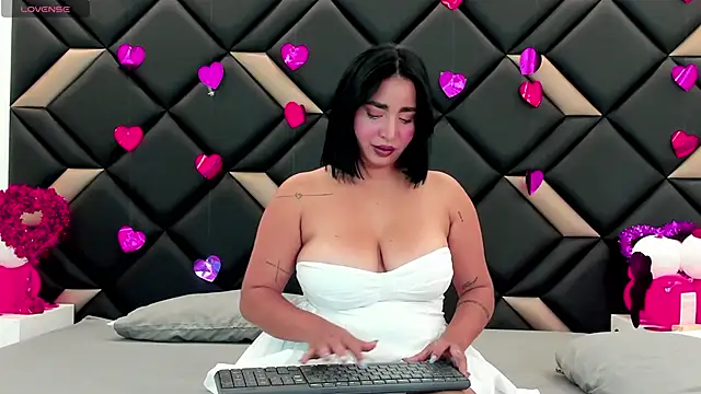 Snapshot of GeraldineSandoval chatting on 14, 2, 2026 GeraldineSandoval online show from 14, 2, 2026