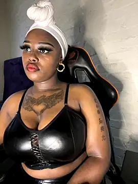 Snapshot of QUEEN_NOBUHLE_777 chatting on 27, 9, 2025 QUEEN NOBUHLE 777 online show from 27, 9, 2025