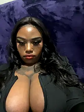 Snapshot of QUEEN_NOBUHLE_777 chatting on 30, 9, 2025 QUEEN NOBUHLE 777 online show from 30, 9, 2025