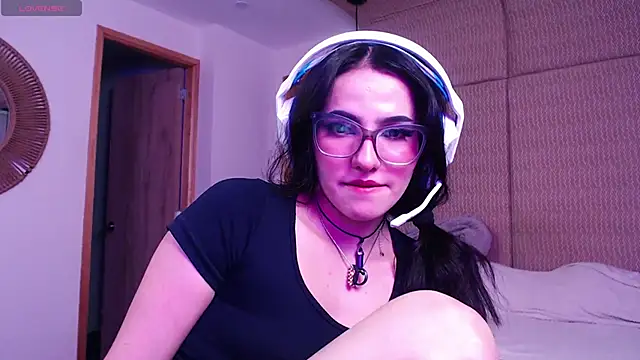 Snapshot of Khloecita_sr chatting on 9, 5, 2026 Khloecita sr online show from 9, 5, 2026