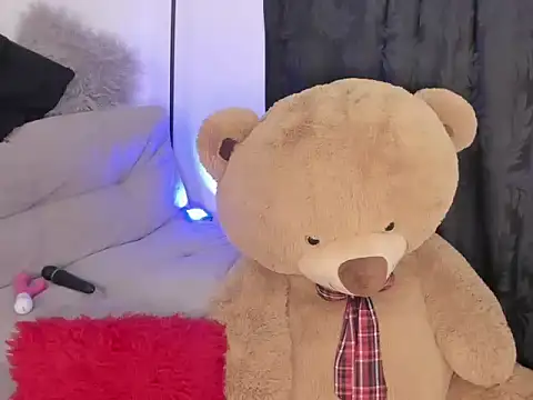 Snapshot of Elyross1_ chatting on 12, 10, 2025 Elyross1 online show from 12, 10, 2025