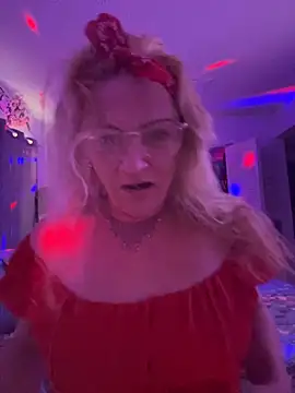 Goldenndoll online show from 15, 9, 2025