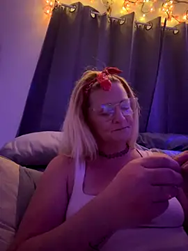 Goldenndoll online show from 27, 9, 2025