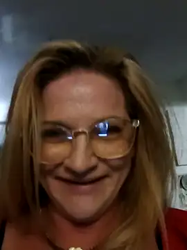 Goldenndoll online show from 2, 11, 2025