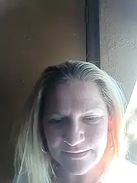 Goldenndoll online show from 13, 11, 2025