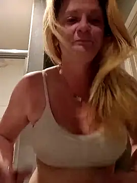 Goldenndoll online show from 8, 2, 2026