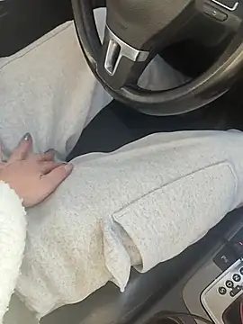 Snapshot of MiriandZacki chatting on 19, 12, 2025 MiriandZacki online show from 19, 12, 2025