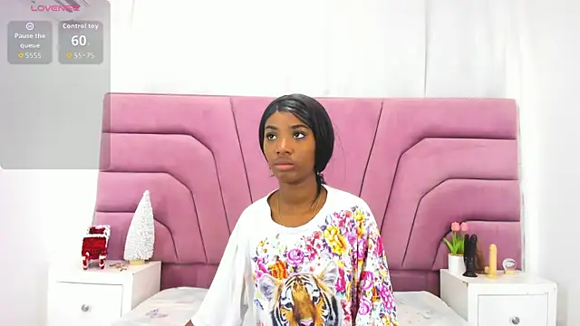 Snapshot of MarianRosse chatting on 24, 11, 2025 MarianRosse online show from 24, 11, 2025