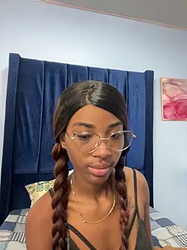 Snapshot of MarianRosse chatting on 17, 12, 2025 MarianRosse online show from 17, 12, 2025