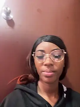 Snapshot of MarianRosse chatting on 20, 12, 2025 MarianRosse online show from 20, 12, 2025