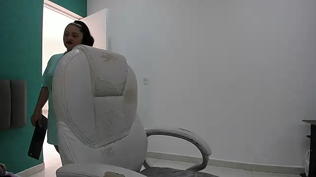 aradia kiss online show from 22, 10, 2025