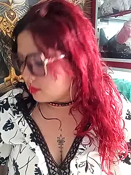 Curvy-Queen online show from 10, 10, 2025