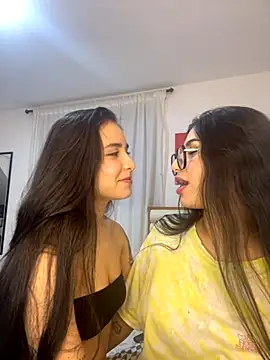 Snapshot of Sweet_and_Rous0 chatting on 4, 10, 2025 Sweet and Rous0 online show from 4, 10, 2025