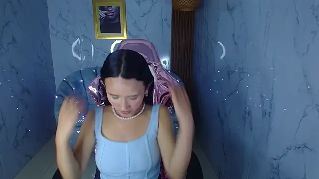 Snapshot of bella_vibess_s chatting on 8, 1, 2026 bella vibess s online show from 8, 1, 2026