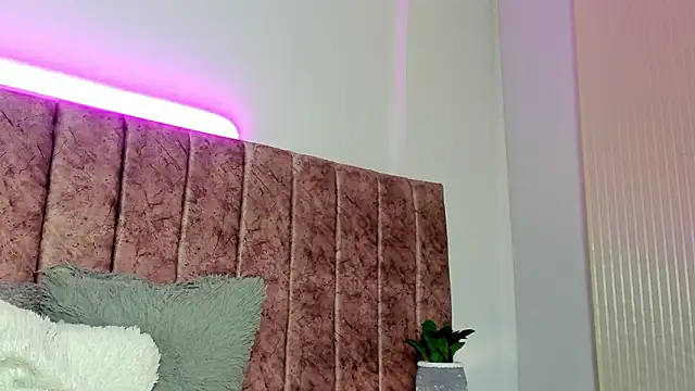 Snapshot of Ambeer_fox_ chatting on 6, 3, 2026 Ambeer fox online show from 6, 3, 2026