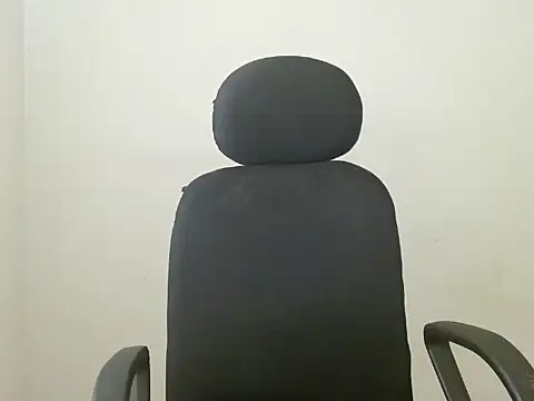 Snapshot of priya_022 chatting on 17, 10, 2025 priya 022 online show from 17, 10, 2025