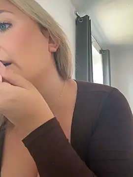 Elliemaee online show from 11, 9, 2025