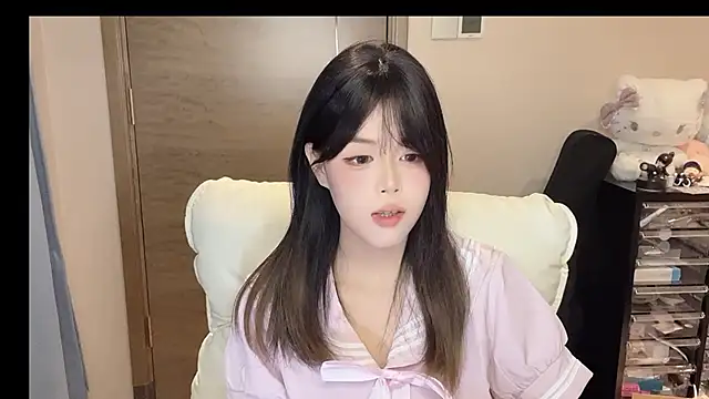 Snapshot of Koi-00 chatting on 4, 11, 2025 Koi-00 online show from 4, 11, 2025