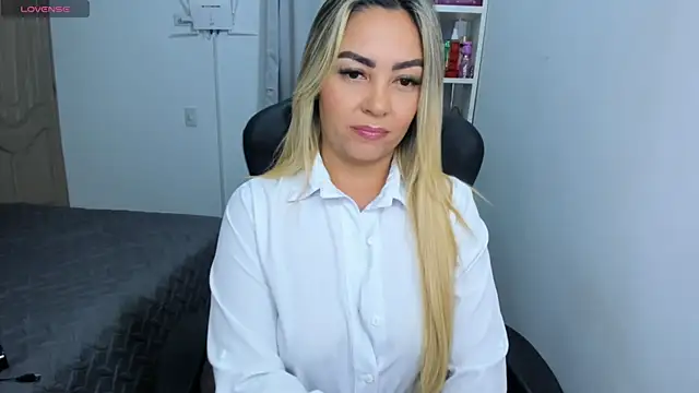 Snapshot of NicolPorto chatting on 16, 9, 2025 NicolPorto online show from 16, 9, 2025