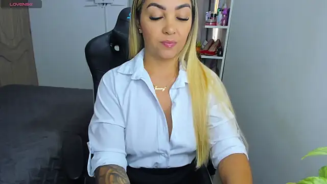 Snapshot of NicolPorto chatting on 5, 10, 2025 NicolPorto online show from 5, 10, 2025