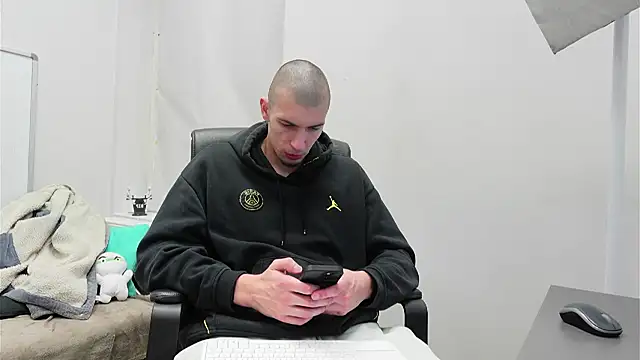 Snapshot of Ryan_Dozer chatting on 1, 11, 2025 Ryan Dozer online show from 1, 11, 2025