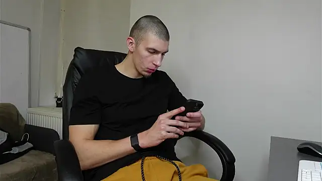 Snapshot of Ryan_Dozer chatting on 6, 11, 2025 Ryan Dozer online show from 6, 11, 2025