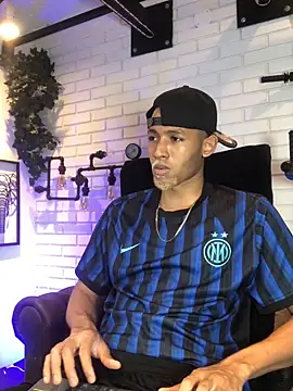 Snapshot of B_Wild chatting on 27, 9, 2025 B Wild online show from 27, 9, 2025