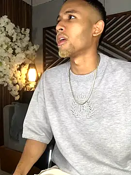 Snapshot of B_Wild chatting on 10, 10, 2025 B Wild online show from 10, 10, 2025