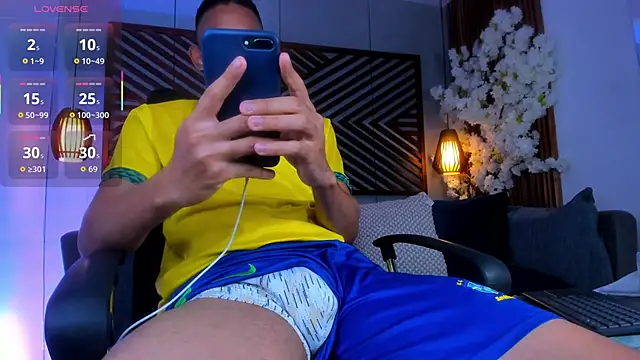 Snapshot of B_Wild chatting on 14, 10, 2025 B Wild online show from 14, 10, 2025