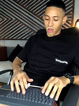 Snapshot of B_Wild chatting on 17, 10, 2025 B Wild online show from 17, 10, 2025