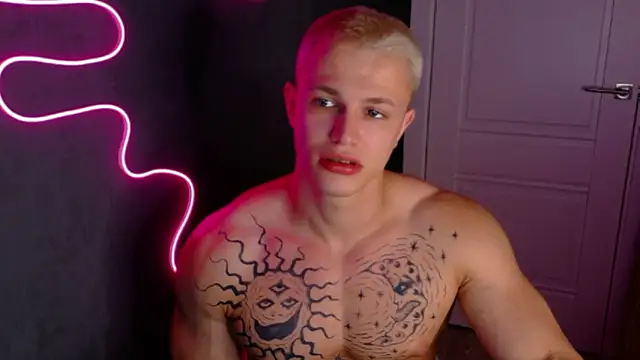 Snapshot of James__Noah chatting on 13, 10, 2025 James Noah online show from 13, 10, 2025