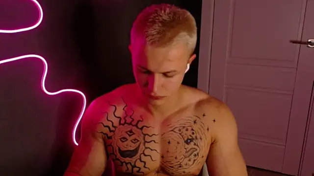 Snapshot of James__Noah chatting on 16, 10, 2025 James Noah online show from 16, 10, 2025