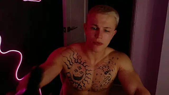 Snapshot of James__Noah chatting on 25, 10, 2025 James Noah online show from 25, 10, 2025