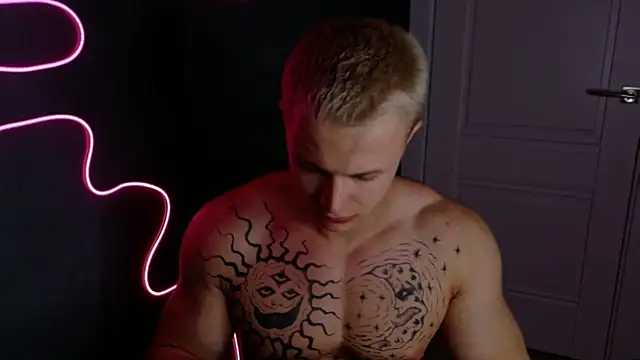 Snapshot of James__Noah chatting on 27, 10, 2025 James Noah online show from 27, 10, 2025